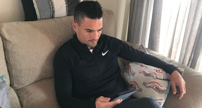 Carlos Pena reading